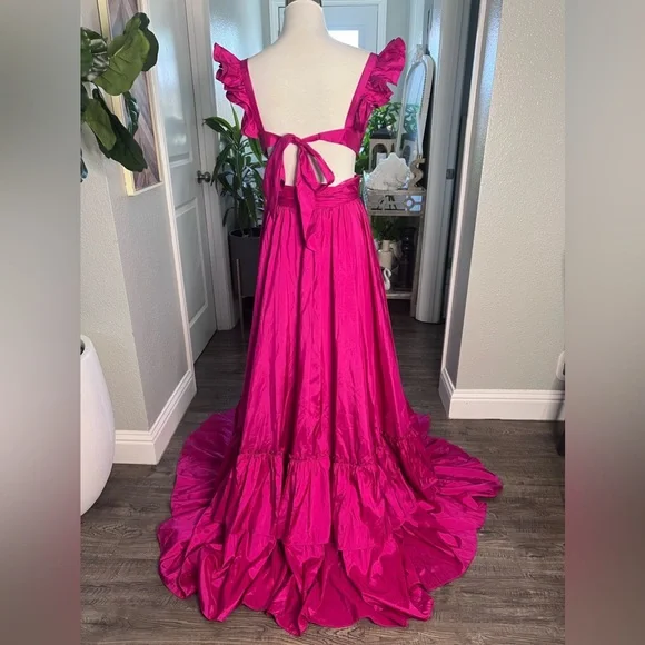 NWT 68062 Mac Duggal Ieena Cut-Out Ruffled Satin Gown Size 6